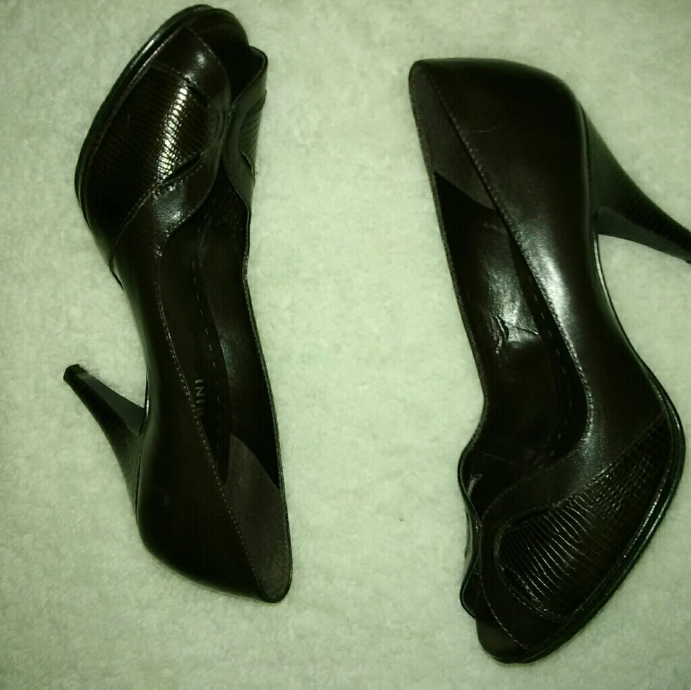 Shoes - Picture 3 of 4